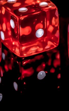 Gamblingens historie: Fra terninger og poker til online casino