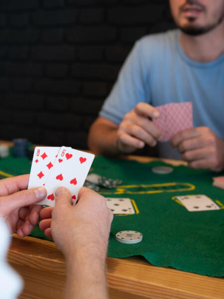 Pokerregler: Sådan spiller du poker fra bunden